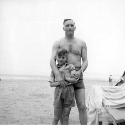 hP0039-John-with-Dad-on-Saltburn-beach